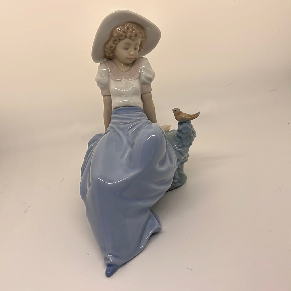 Vintage Nao Lladro 1042 Listening to Birds Song (Girl and Bird) Retired Figurine